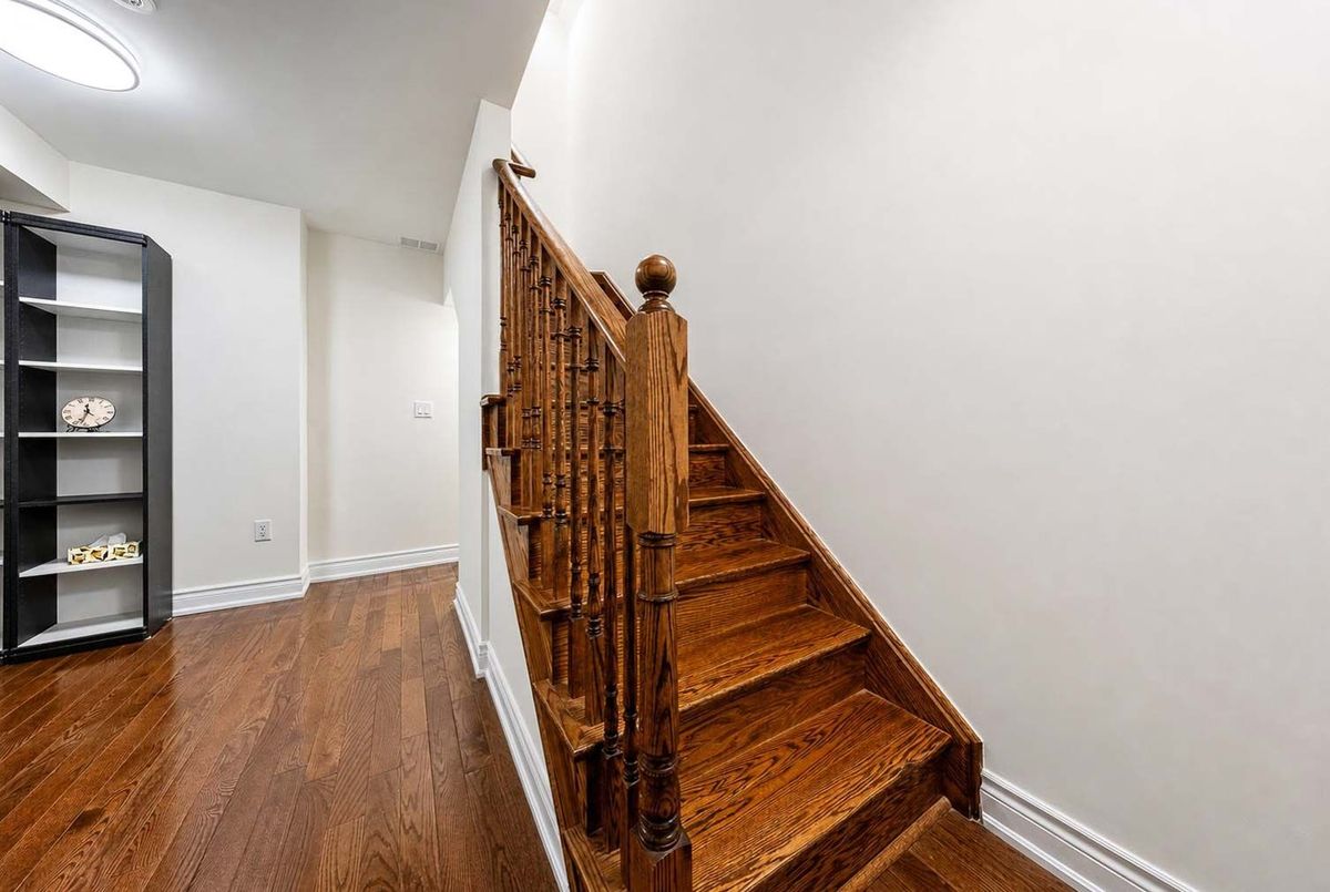 6-20 Hargrave Lane 6-20 Hargrave Lane Toronto C12