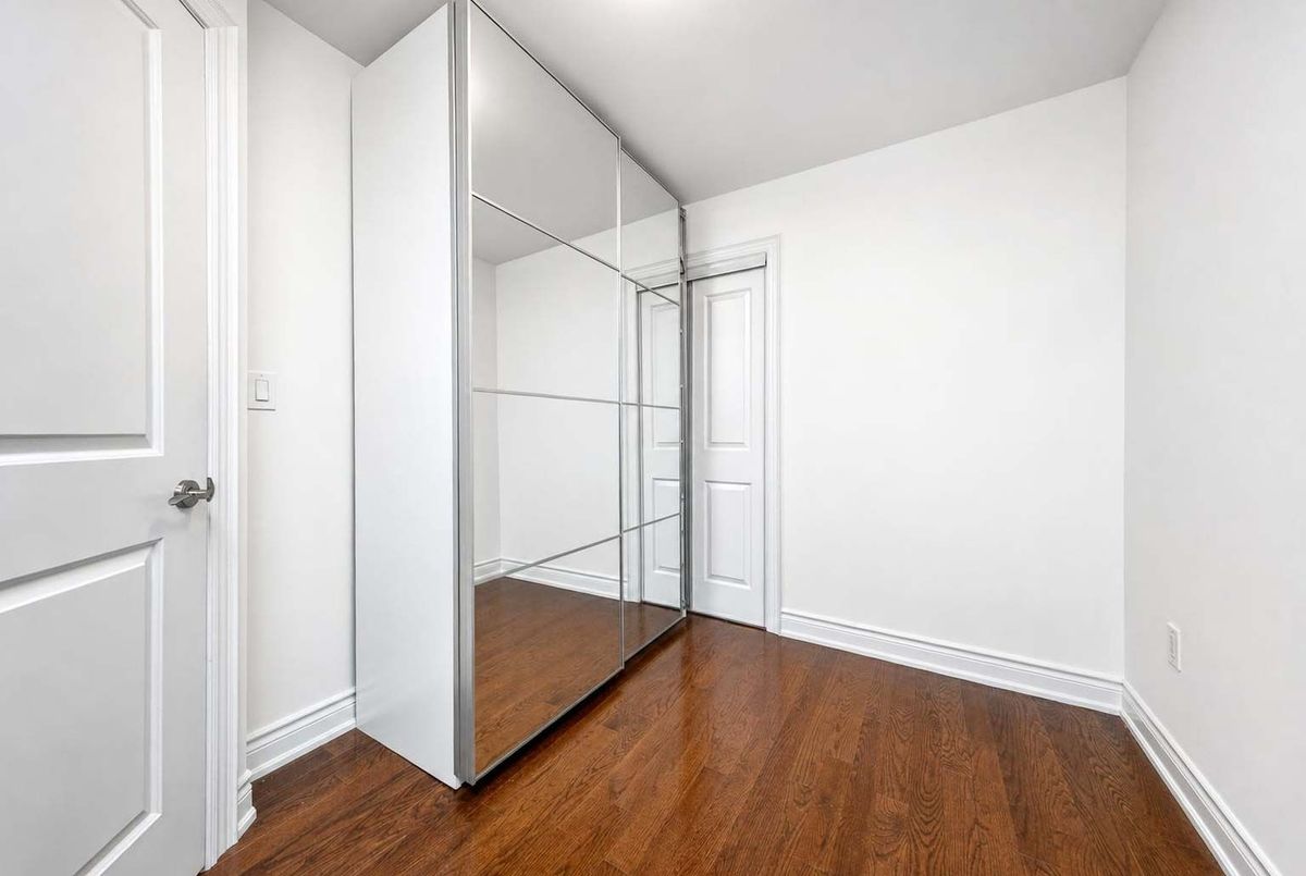 6-20 Hargrave Lane 6-20 Hargrave Lane Toronto C12