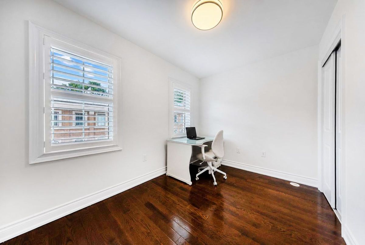 6-20 Hargrave Lane 6-20 Hargrave Lane Toronto C12