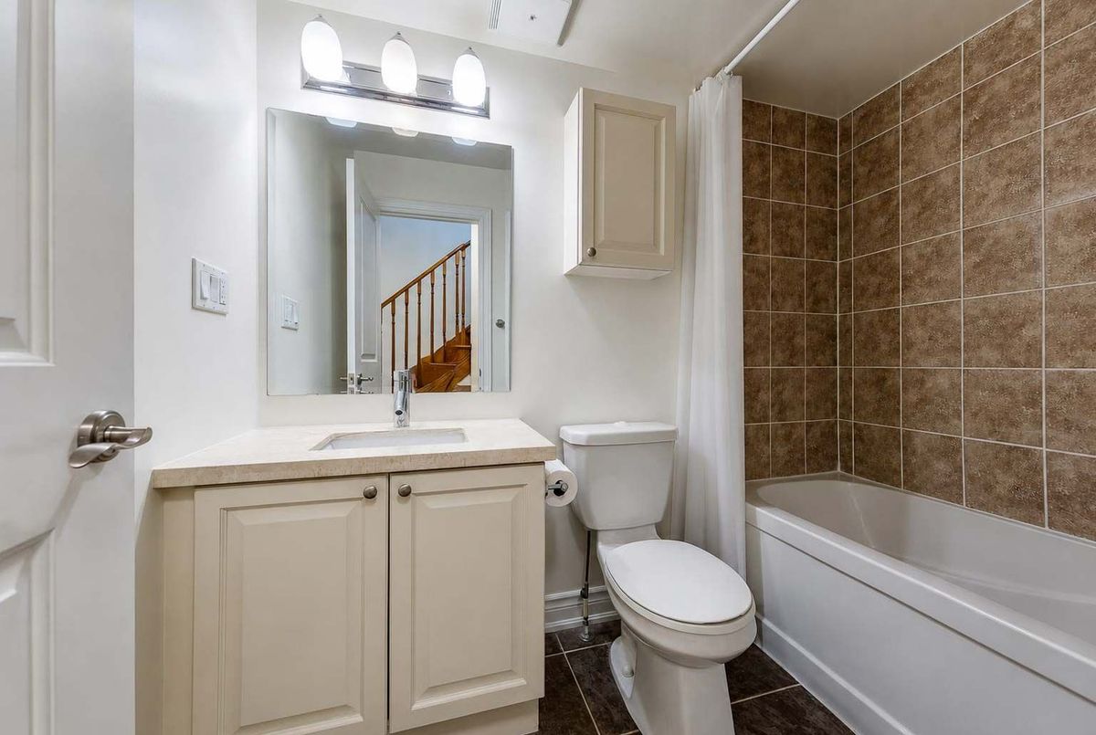 6-20 Hargrave Lane 6-20 Hargrave Lane Toronto C12
