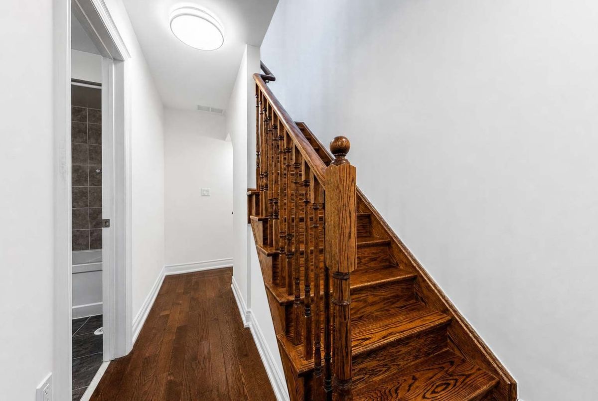 6-20 Hargrave Lane 6-20 Hargrave Lane Toronto C12