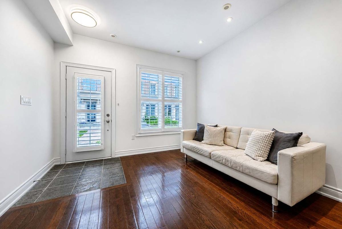 6-20 Hargrave Lane 6-20 Hargrave Lane Toronto C12