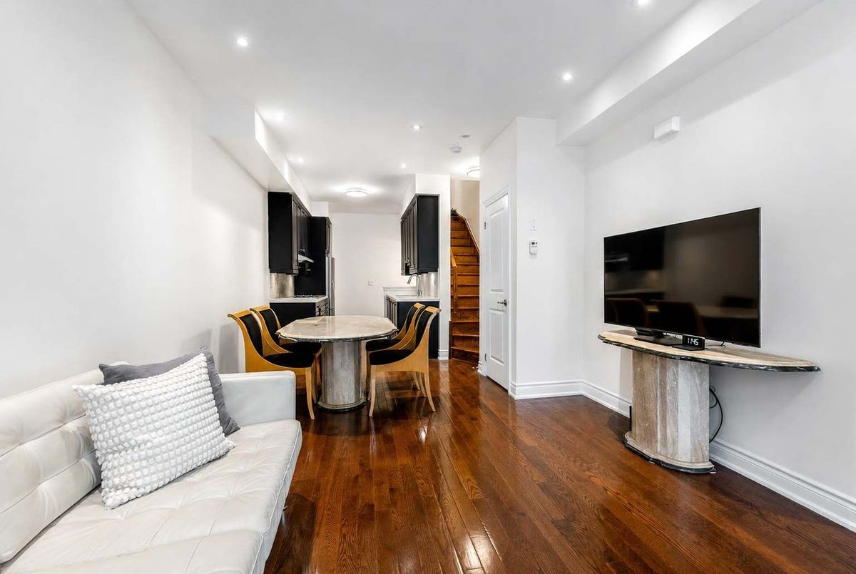 6-20 Hargrave Lane 6-20 Hargrave Lane Toronto C12