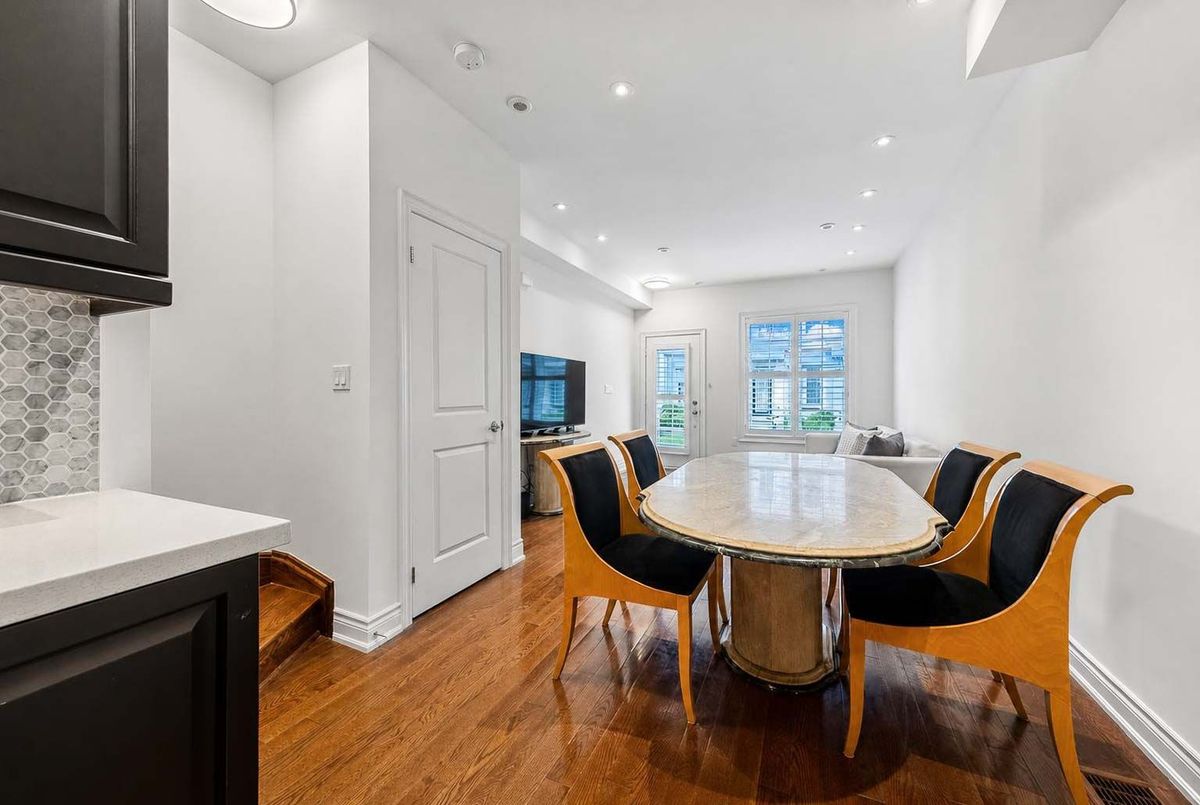 6-20 Hargrave Lane 6-20 Hargrave Lane Toronto C12