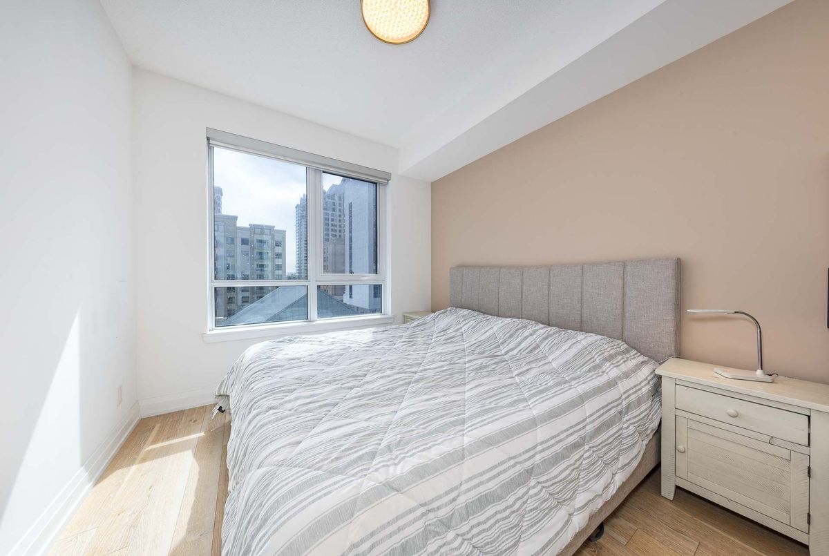 629-591 Sheppard Avenue E 629-591 Sheppard Avenue E Toronto C15