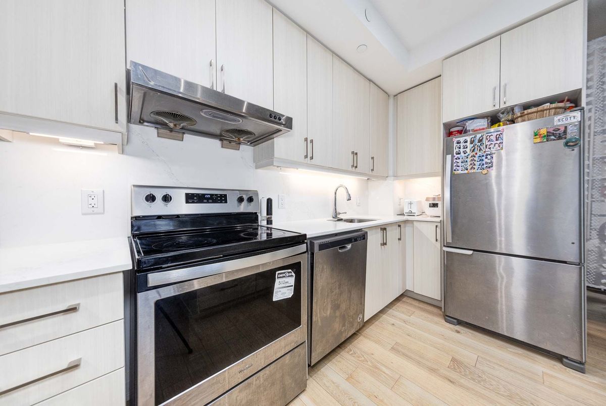 629-591 Sheppard Avenue E 629-591 Sheppard Avenue E Toronto C15