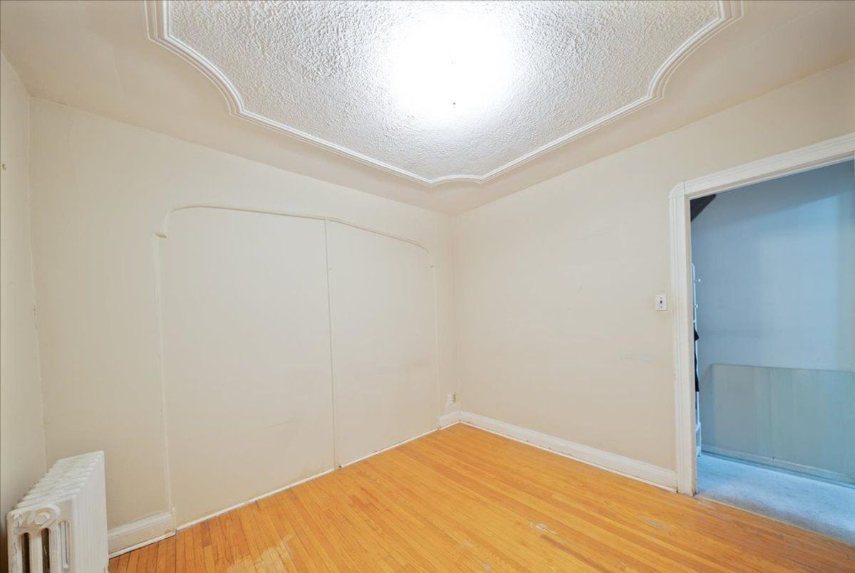 39 Lanark Avenue 39 Lanark Avenue Toronto C03