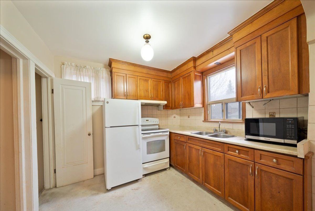 39 Lanark Avenue 39 Lanark Avenue Toronto C03