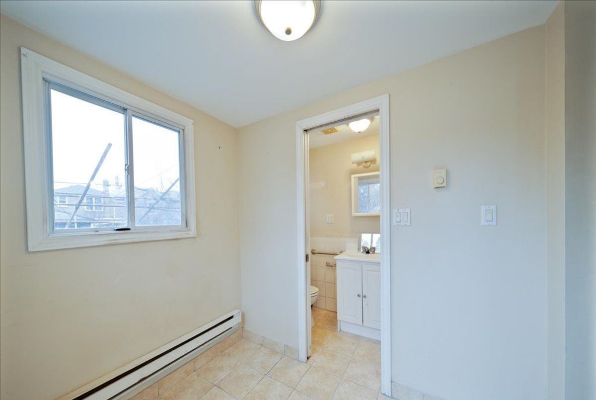 39 Lanark Avenue 39 Lanark Avenue Toronto C03