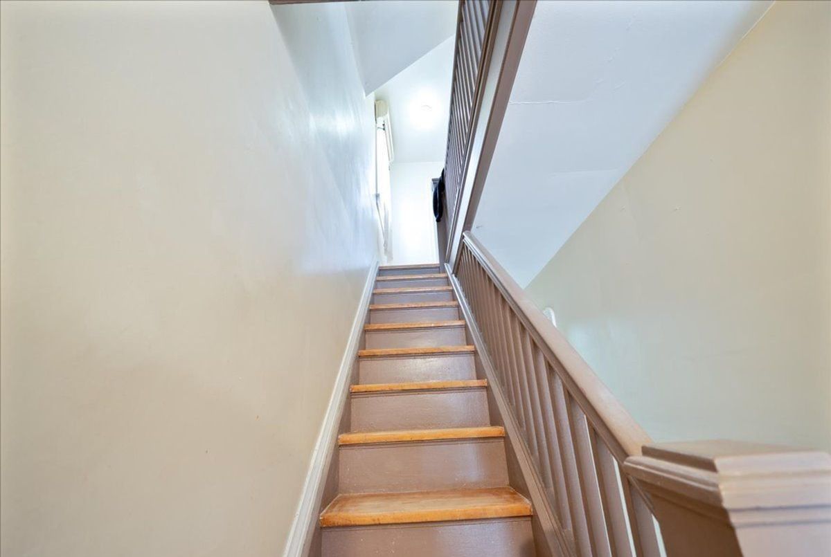 39 Lanark Avenue 39 Lanark Avenue Toronto C03