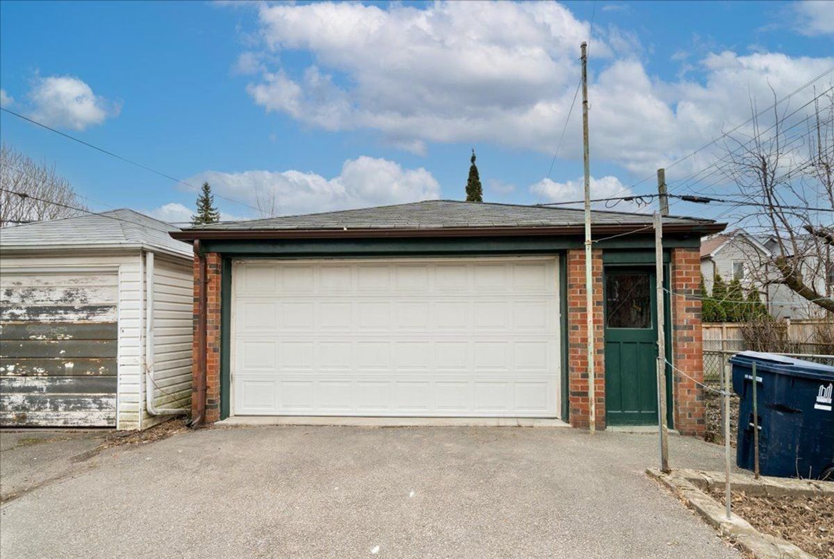 39 Lanark Avenue 39 Lanark Avenue Toronto C03
