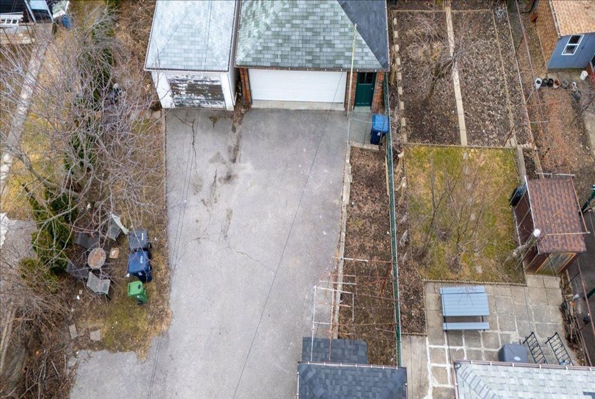 39 Lanark Avenue 39 Lanark Avenue Toronto C03