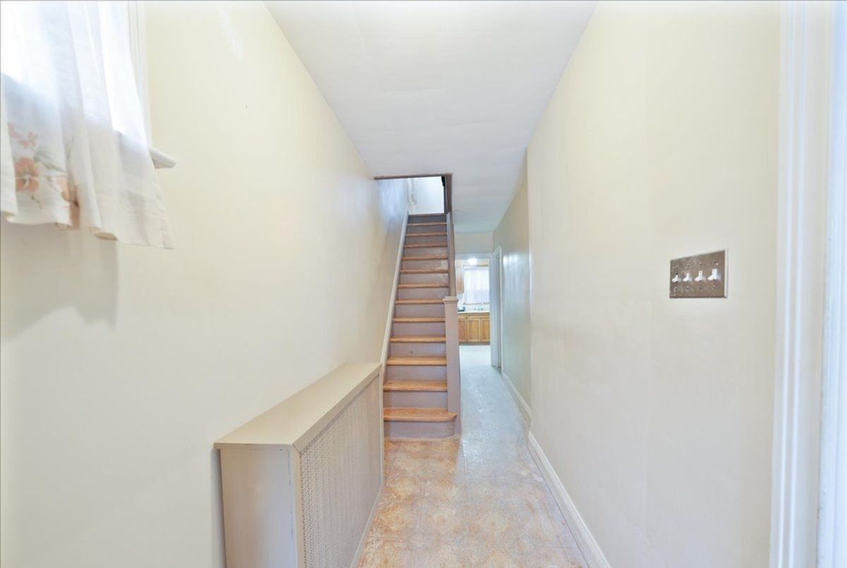 39 Lanark Avenue 39 Lanark Avenue Toronto C03