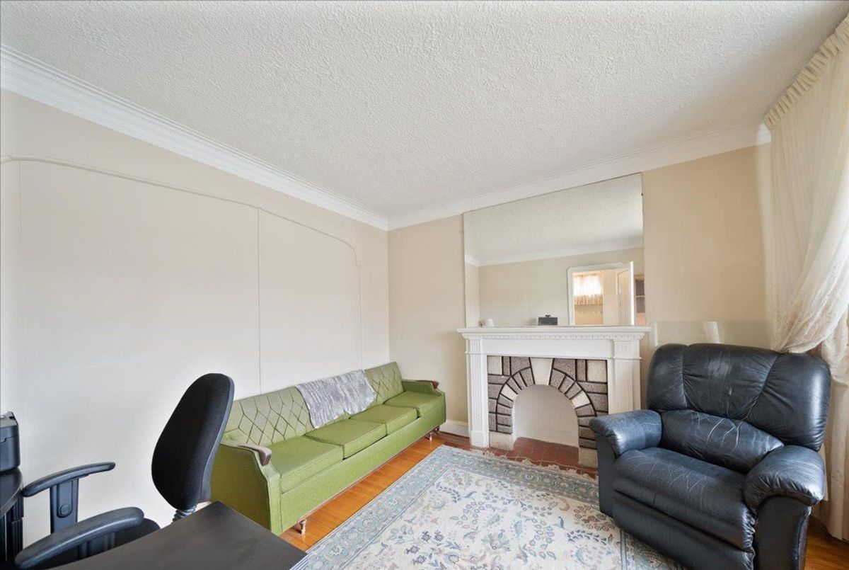 39 Lanark Avenue 39 Lanark Avenue Toronto C03
