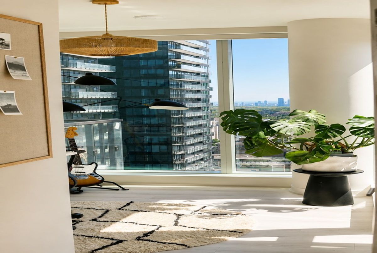 2502-110 Broadway Avenue 2502-110 Broadway Avenue Toronto C10
