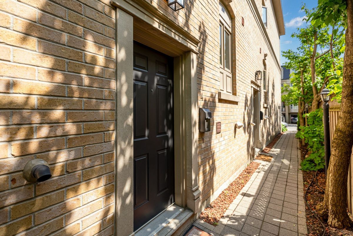 4-22 Balmoral Avenue 4-22 Balmoral Avenue Toronto C02