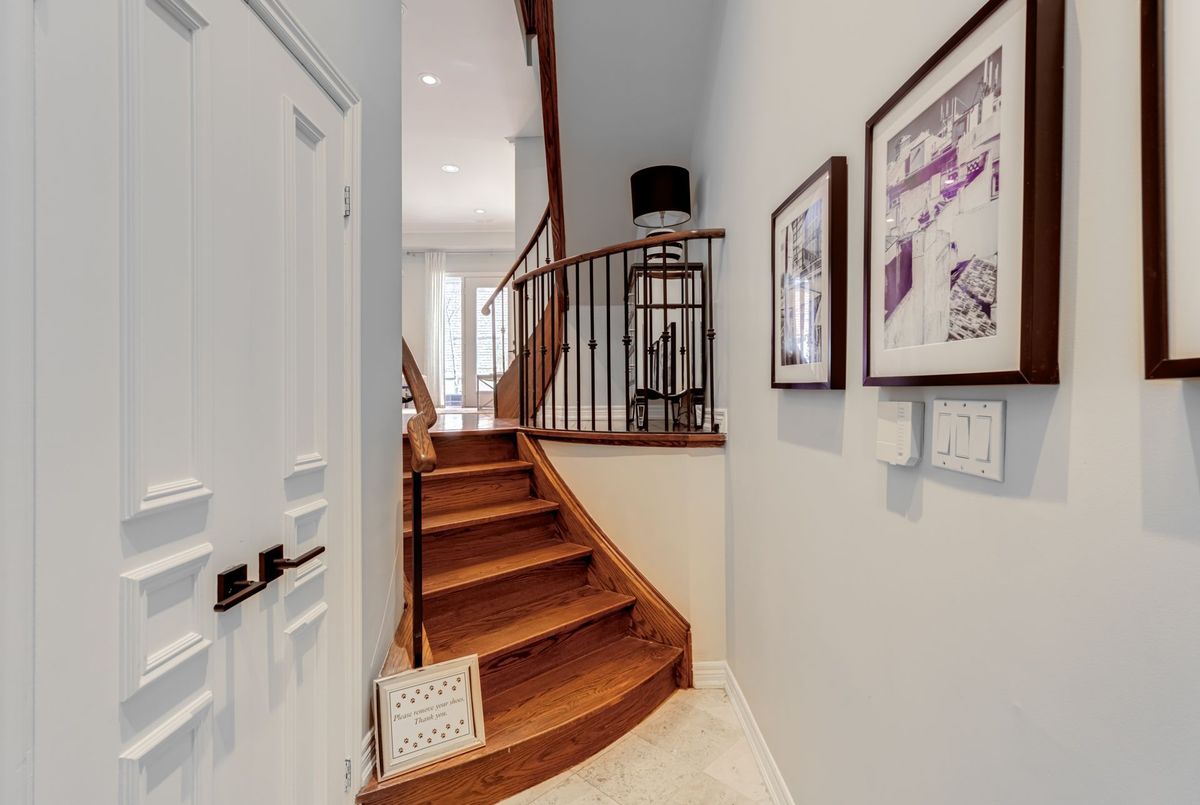 4-22 Balmoral Avenue 4-22 Balmoral Avenue Toronto C02