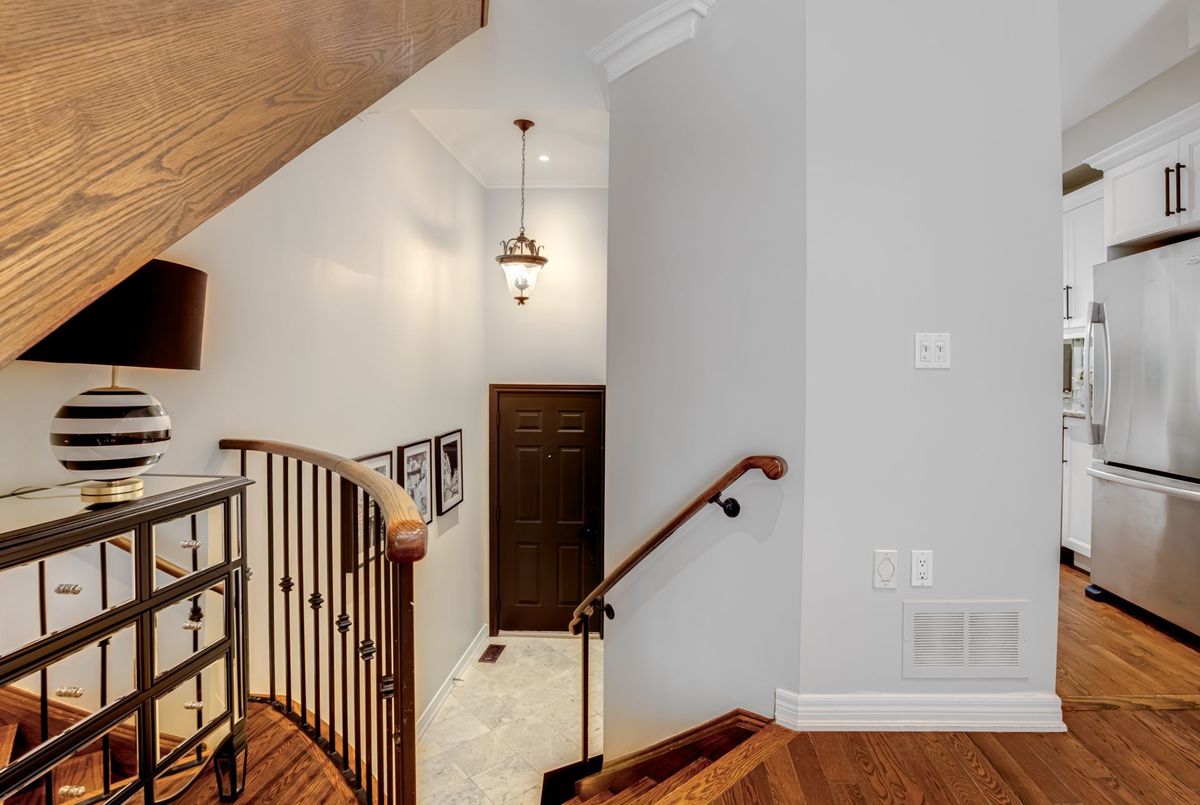 4-22 Balmoral Avenue 4-22 Balmoral Avenue Toronto C02