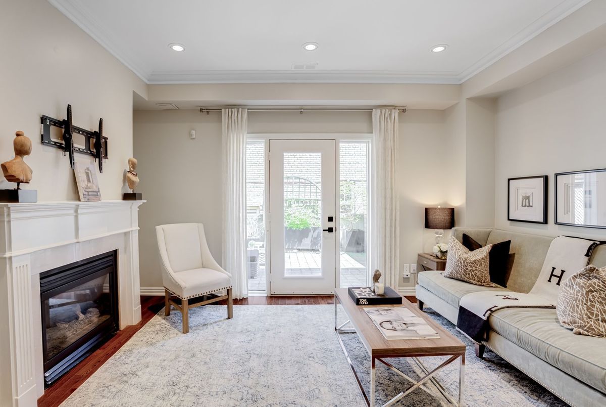 4-22 Balmoral Avenue 4-22 Balmoral Avenue Toronto C02