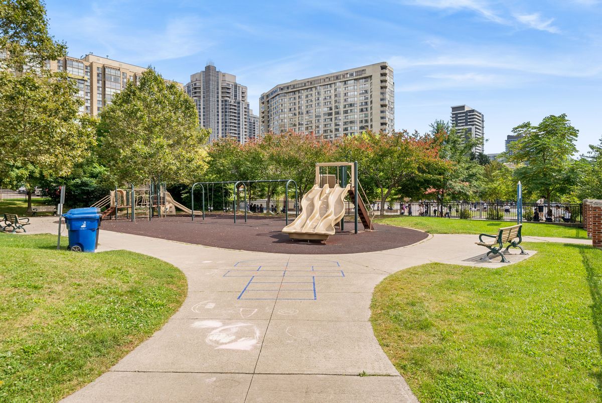 317-509 Beecroft Road 317-509 Beecroft Road Toronto C07