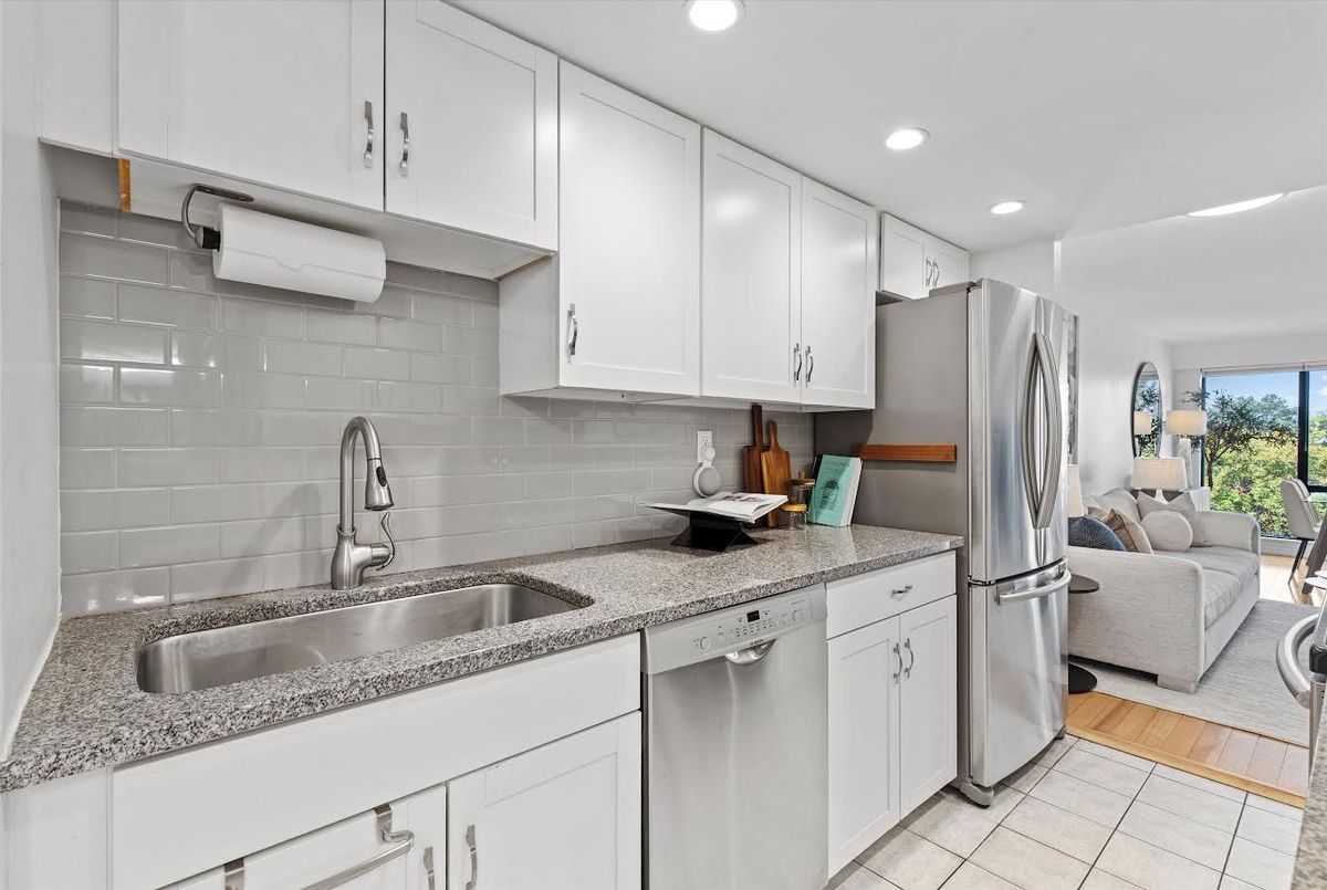 512-456 College Street 512-456 College Street Toronto C01