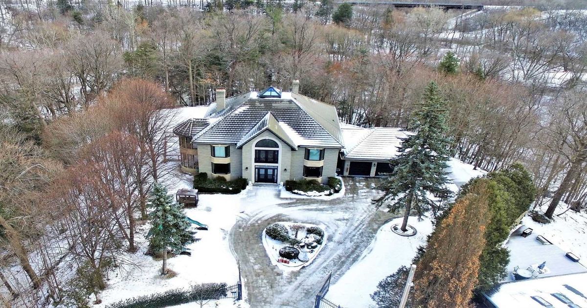 59 Hi Mount Dr Toronto