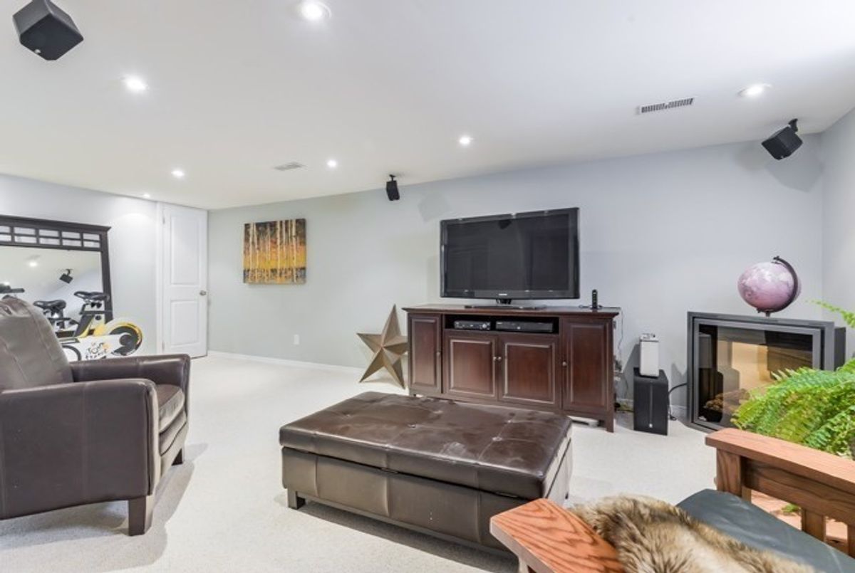 5 Leona Dr 5 Leona Dr Toronto