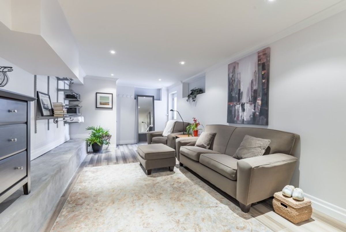 5 Leona Dr 5 Leona Dr Toronto