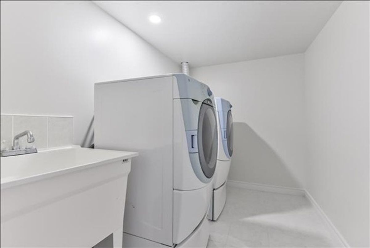 356 Woodsworth Rd 356 Woodsworth Rd Toronto