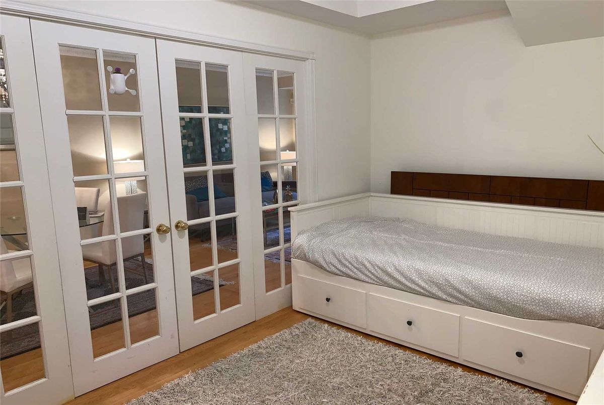 1211-28 Sommerset Way 1211-28 Sommerset Way Toronto
