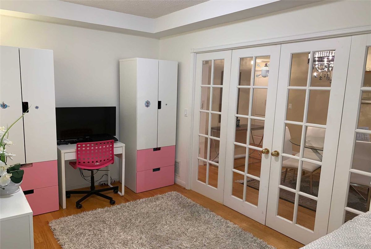 1211-28 Sommerset Way 1211-28 Sommerset Way Toronto