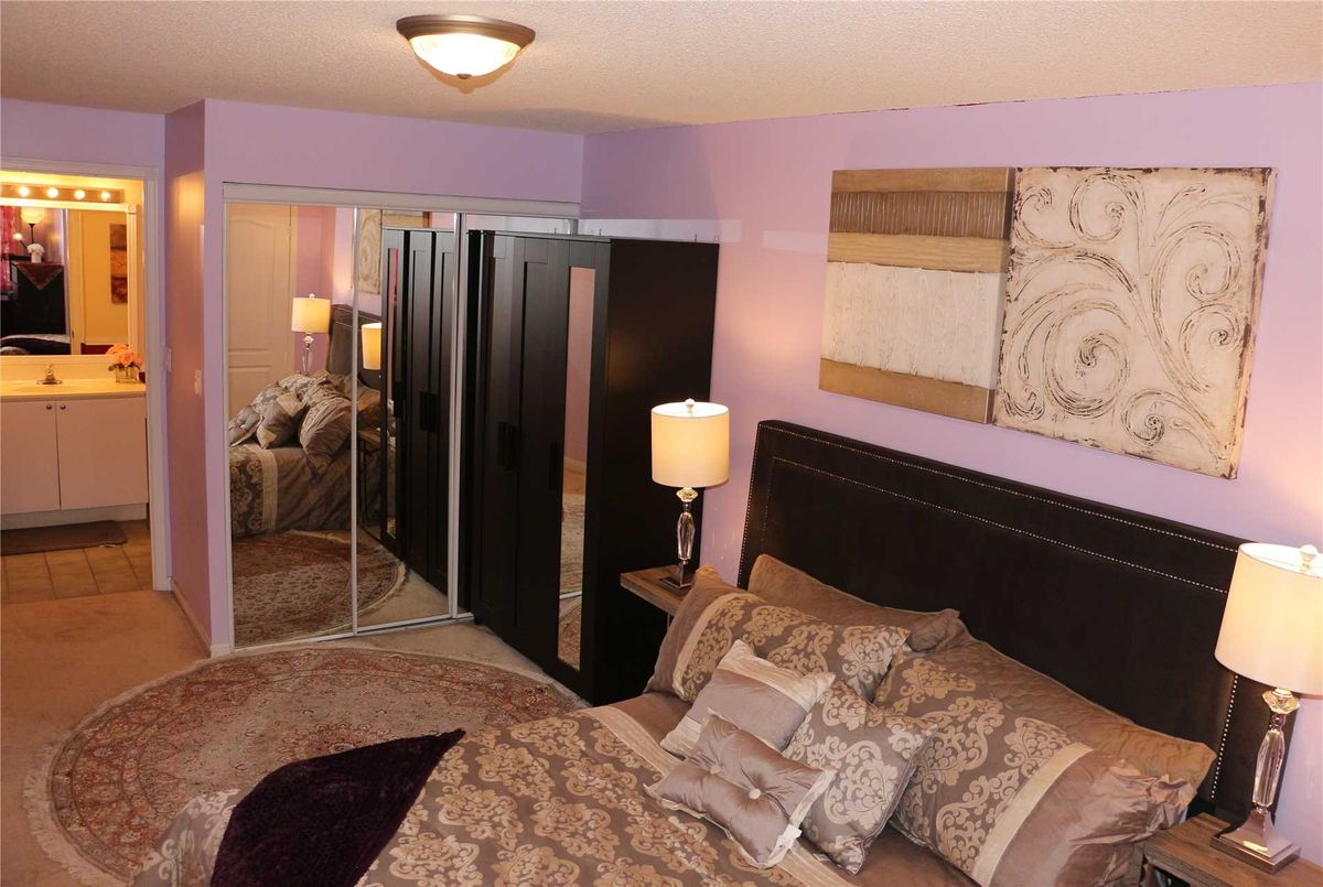 1211-28 Sommerset Way 1211-28 Sommerset Way Toronto