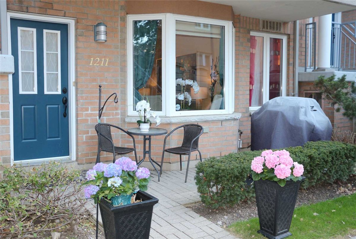 1211-28 Sommerset Way 1211-28 Sommerset Way Toronto