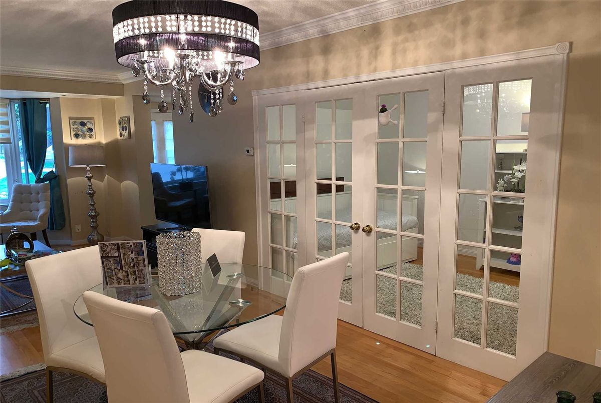 1211-28 Sommerset Way 1211-28 Sommerset Way Toronto