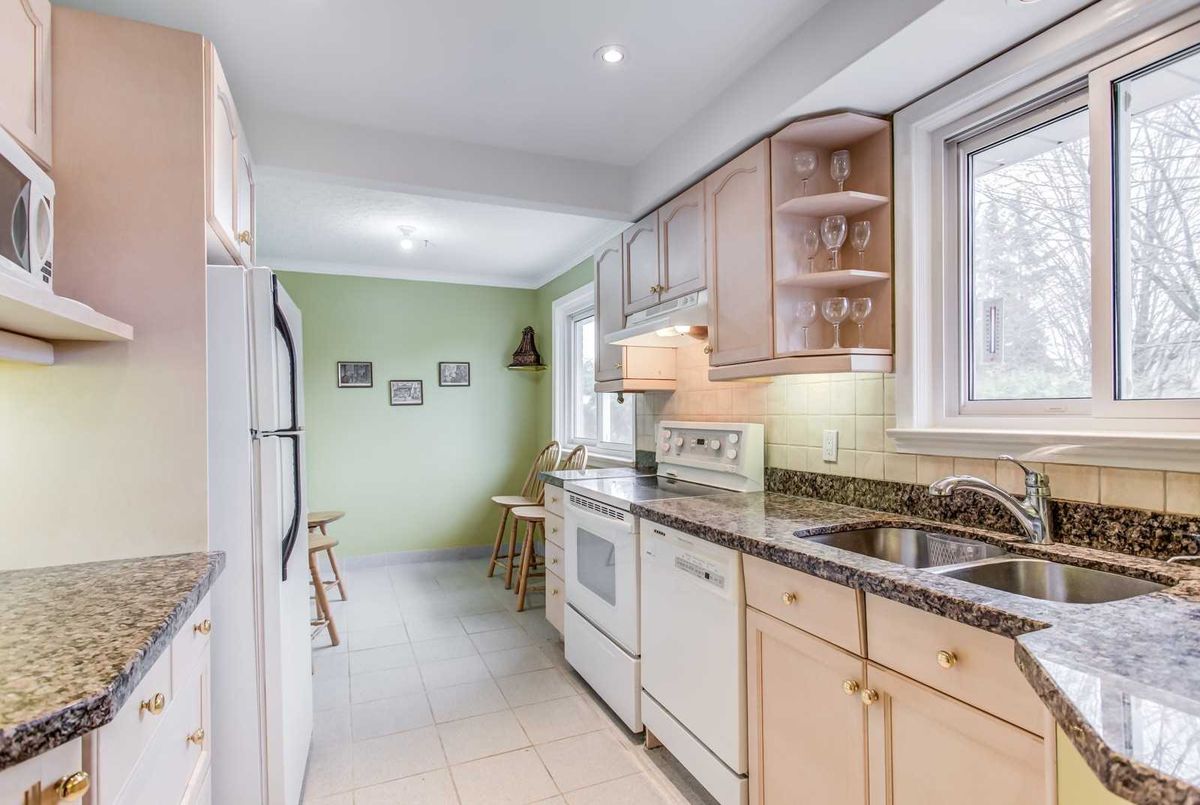 161 Newton Dr 161 Newton Dr Toronto