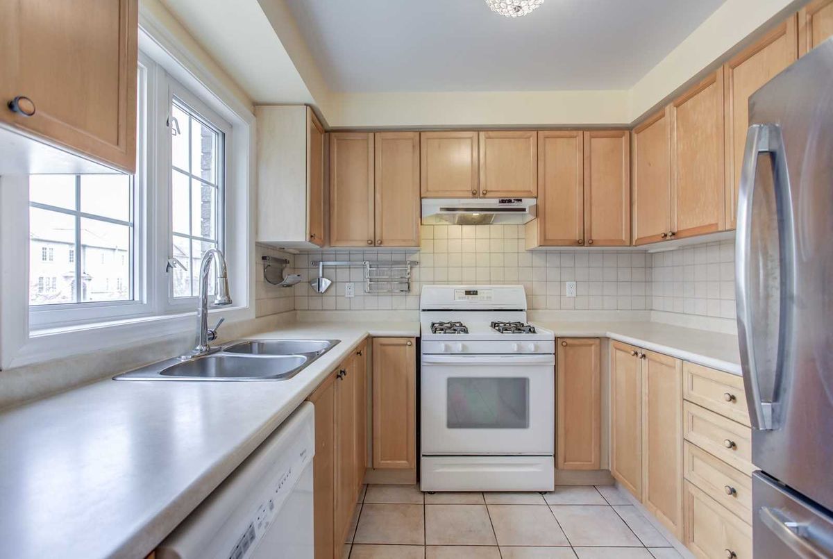 31 Rodeo Crt 31 Rodeo Crt Toronto