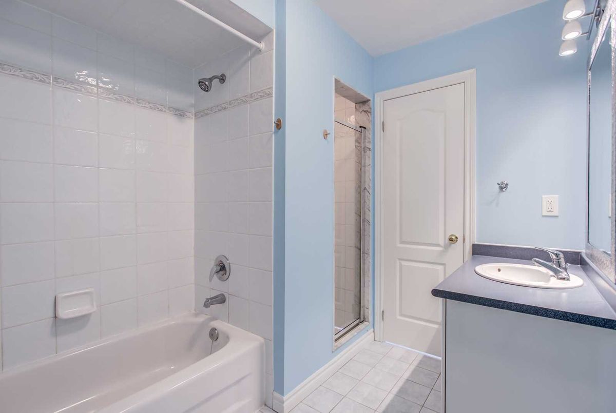 31 Rodeo Crt 31 Rodeo Crt Toronto