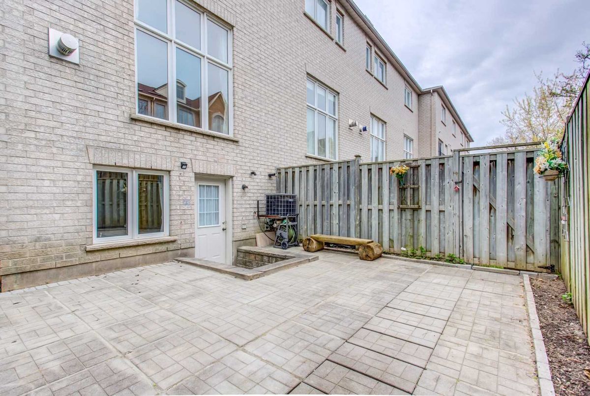 31 Rodeo Crt 31 Rodeo Crt Toronto