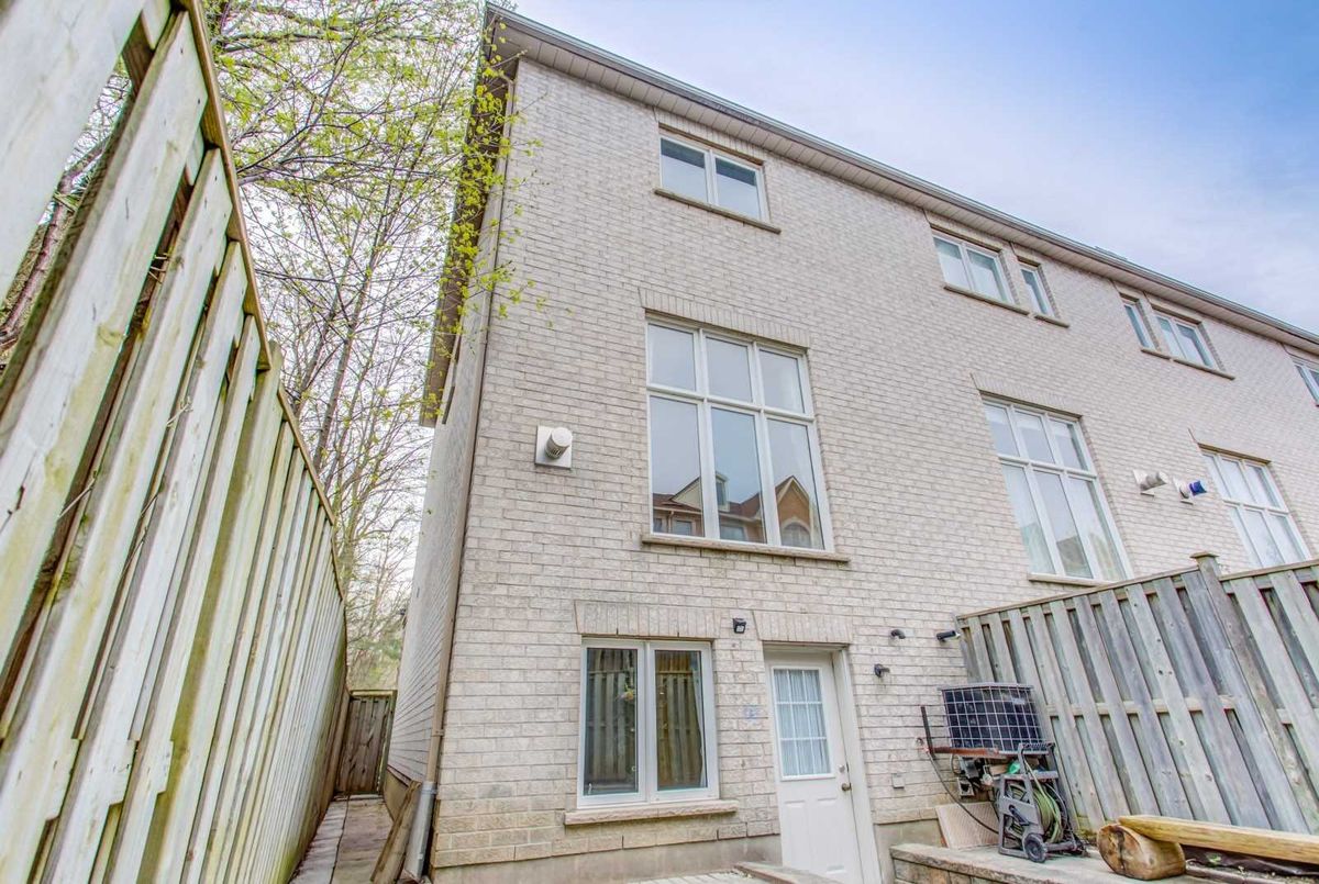 31 Rodeo Crt 31 Rodeo Crt Toronto