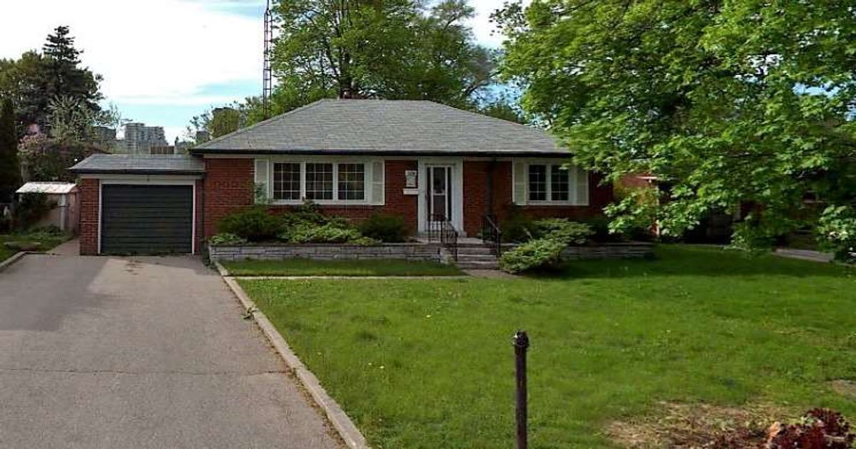 130 Upper Canada Dr Toronto