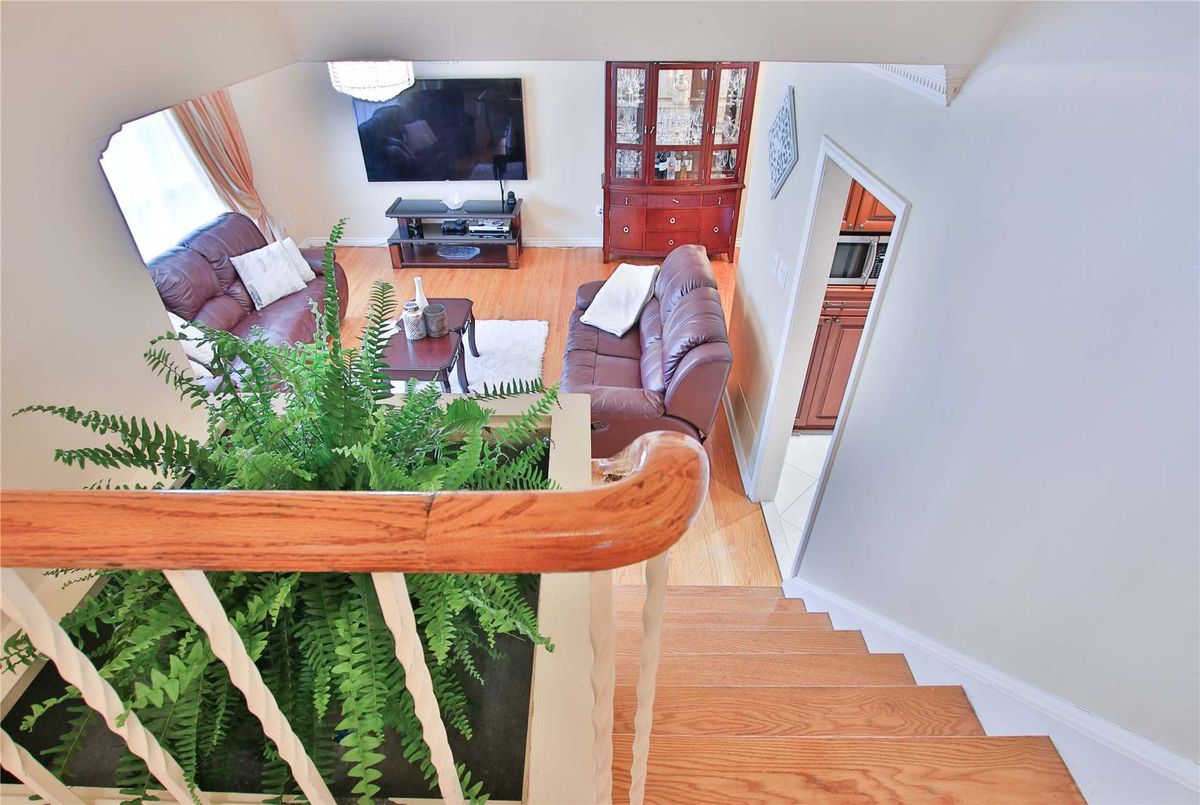9 Marthclare Ave 9 Marthclare Ave Toronto
