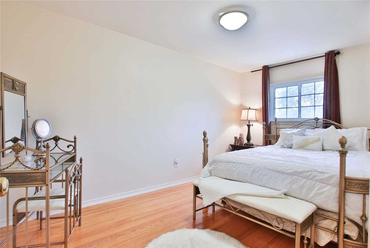 9 Marthclare Ave 9 Marthclare Ave Toronto