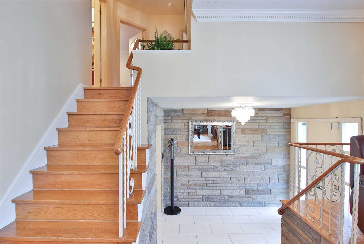 9 Marthclare Ave 9 Marthclare Ave Toronto
