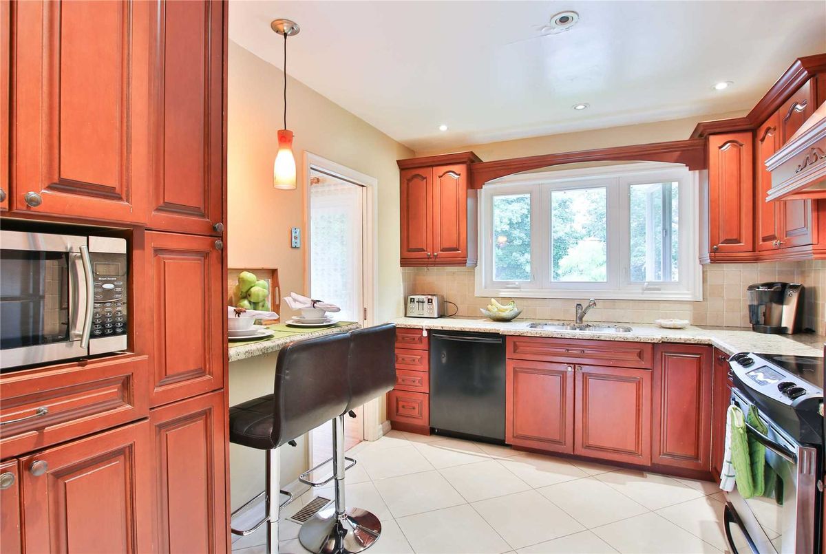 9 Marthclare Ave 9 Marthclare Ave Toronto