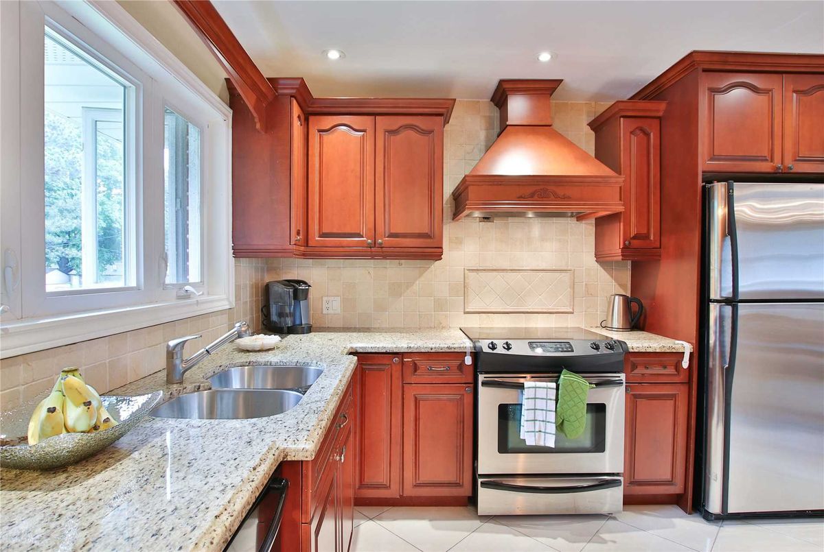 9 Marthclare Ave 9 Marthclare Ave Toronto