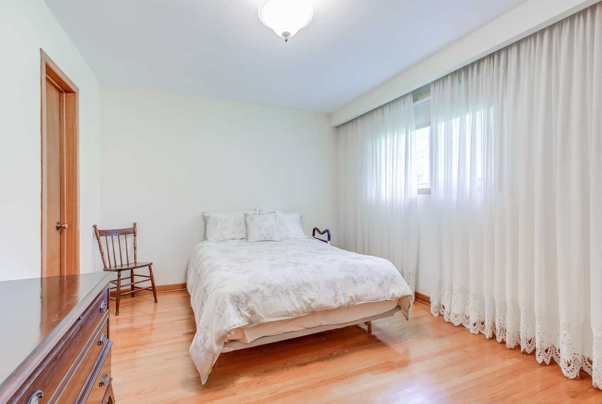 166 Hendon Ave 166 Hendon Ave Toronto