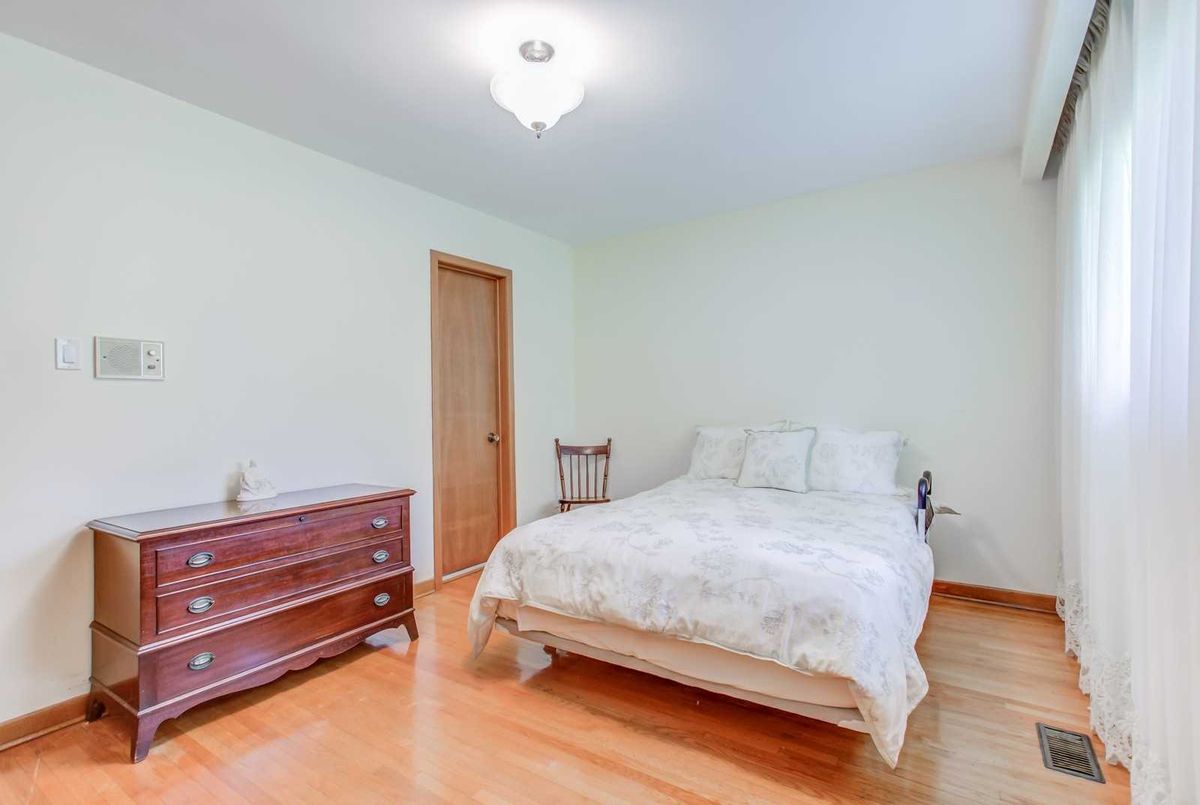 166 Hendon Ave 166 Hendon Ave Toronto
