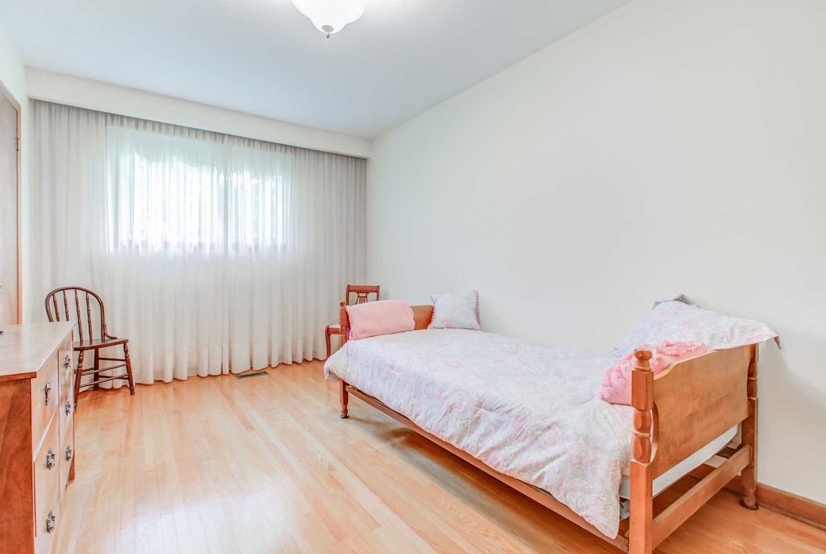 166 Hendon Ave 166 Hendon Ave Toronto