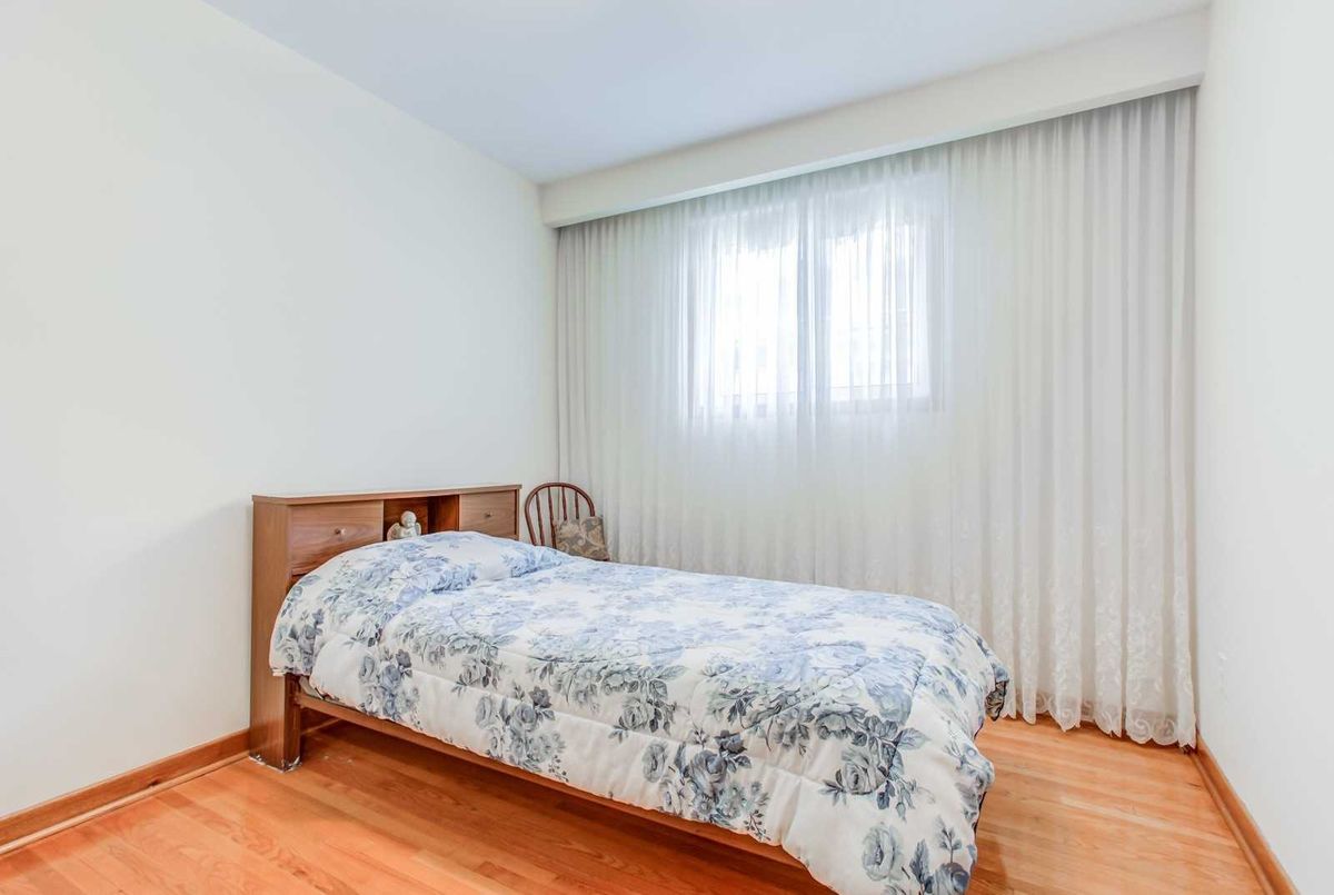 166 Hendon Ave 166 Hendon Ave Toronto