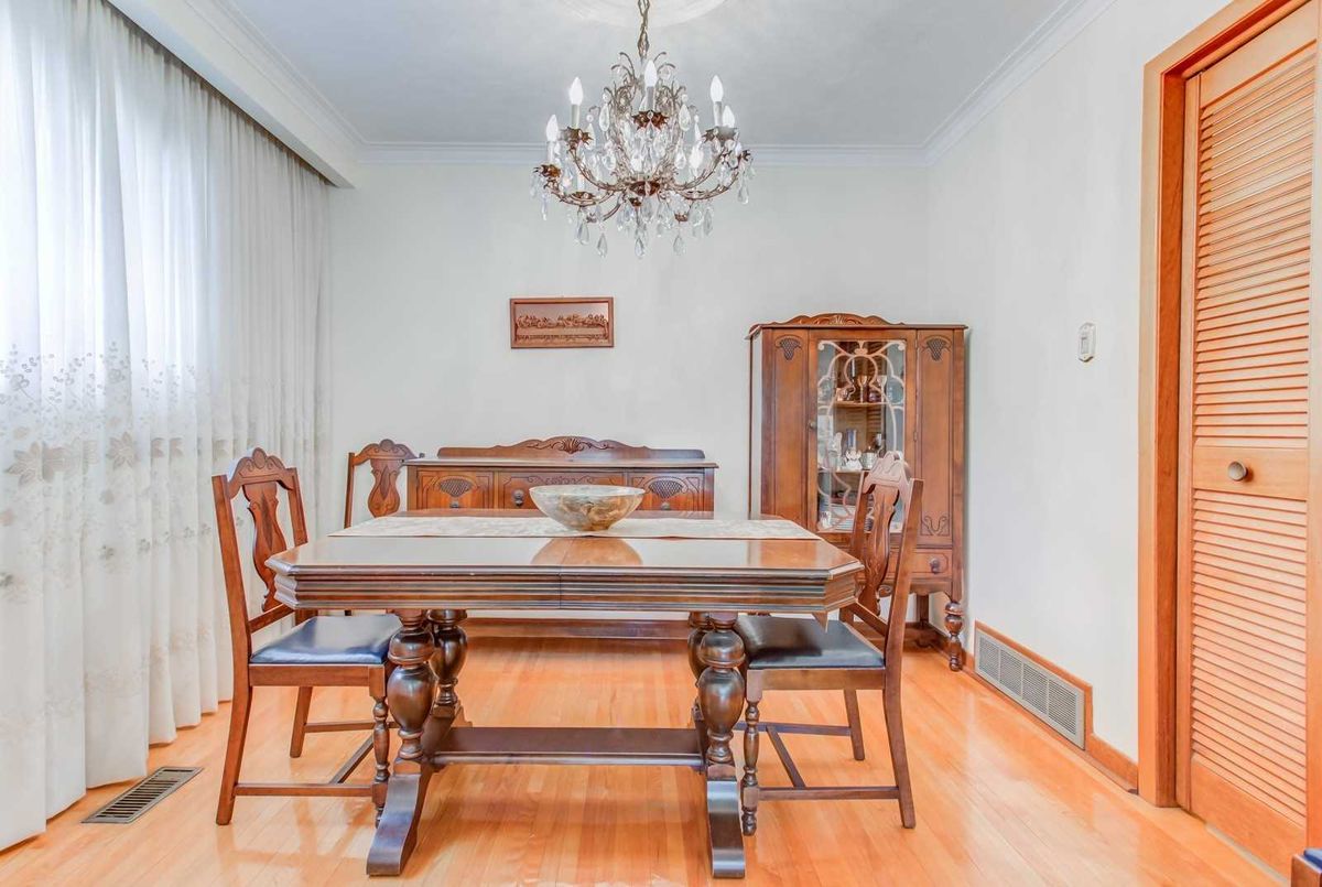 166 Hendon Ave 166 Hendon Ave Toronto